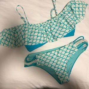 Off the shoulder bikini